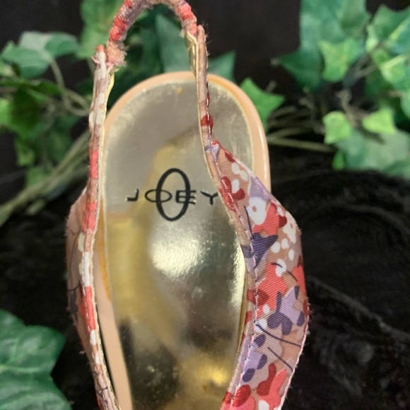 ๐2X HOST PICK๐ SATINY FLORAL PLATFORM HEELS - Picture 3 of 7